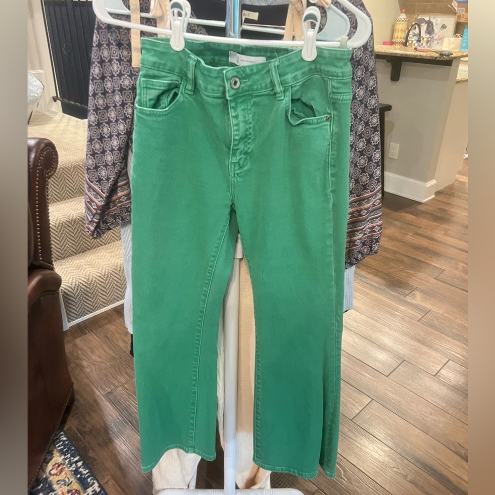 Q2 Green Ankle Cropped Jeans Vibrant Style